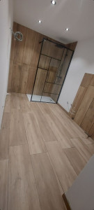 Photo de galerie - Création  de salle de bain du sol au plafond 