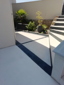 Photo de galerie - Terrasse résine quartz 