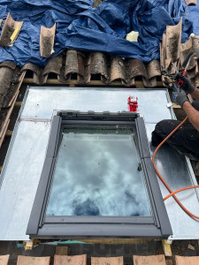 Photo de galerie - Réalisation de zinc et pose de velux