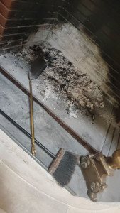 Photo de galerie - Cheminée d'un de mes clients a nettoyer photo vant intervention 