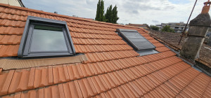 Photo de galerie - Couverture tuiles et pose de velux. 
