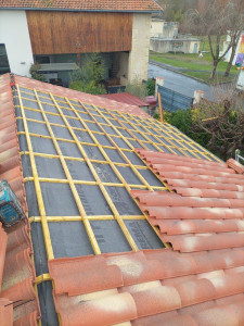 Photo de galerie - Chantier en cours de réalisation tuilles galleanes 12
Bozah Couverture 06 11 40 84 11 