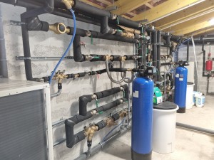 Photo de galerie - Création chaufferie pompe à chaleur pour production eau chaude pour plusieurs bâtiments 