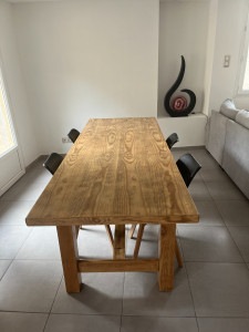 Photo de galerie - Table en bois