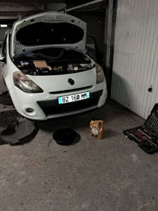 Photo de galerie - Entretien vidange Clio 3 (filtre a huile/ gasoil / air) 