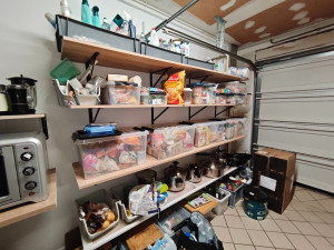 Photo de galerie - Ensemble d'étagères posées dans un garage