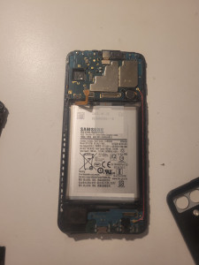 Photo de galerie - Remplacement du bloc caméra et de l'écran du Samsung Galaxy A04s