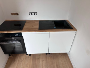 Photo de galerie - Pose d’une mini cuisine 