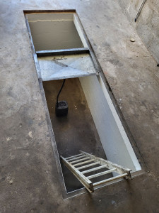 Photo de galerie - 
9h/19h samedi, dimanche inclus. 
Réceptacle adapté pour liquide et huile.
Équipé d'électricité et lumière à l'intérieur 
3 m de longueur - 0,99 m de largeur 
