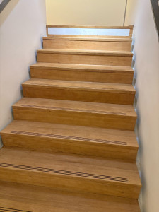 Photo de galerie - Ponçage et vitrification d’escalier