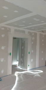 Photo de galerie - Réalisation des joints sur plaques de plâtre. 