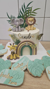 Photo de galerie - Layer cake et biscuits personnalisés 