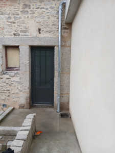 Photo de galerie - Ancien béton bouchardé pour l'instant donner effet pierre avec joint gratter 