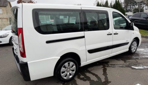 Photo de galerie - Transporter les personnes vers les gares, l'aéroport ou les centres commerciaux