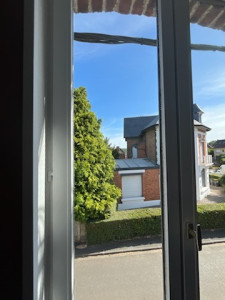 Photo de galerie - NETTOYAGE VITRES DE MAISON