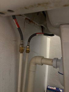 Photo de galerie - Raccordement sanitaire pour un lavabo pour une ancienne installation 