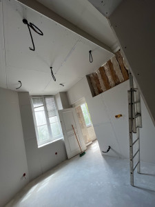 Photo de galerie - Création d’un doublage et faux plafond (studio) 
