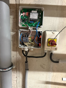 Photo de galerie - Boiter de commande d’une pompe avec flotteur et report d’information 