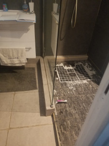 Photo de galerie - Avant remplacement du receveur suite à infiltration