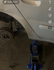 Photo de galerie - Dépannage changement de mâchoire de frein arrière sur une clio 2 