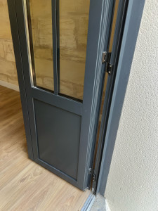 Photo de galerie - Pose porte PVC