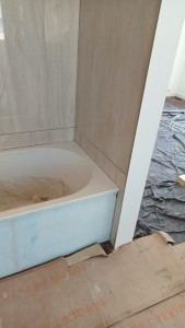 Photo de galerie - Mise en place d'un carrelage 100/100 sdb 