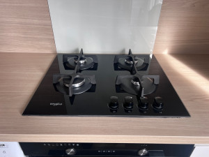 Photo de galerie - Pose d une plaque  de à cuisson à gaz