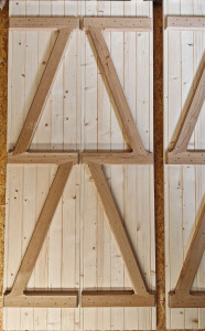 Photo de galerie - Fabrication de volets en bois pour une porte-fenêtre. 