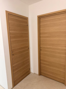 Photo de galerie - Palier maison neuve portes posées 