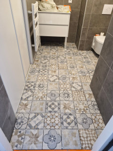 Photo de galerie - Réfection et repose d un carrelage de sale de bain 