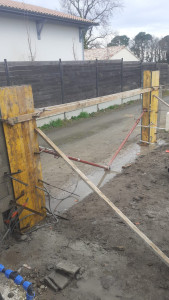 Photo de galerie - Réalisation d’un portail avec passage de gaines électriques