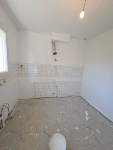 Photo de galerie - Peinture avant pose d éléments de cuisine 