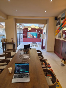 Photo de galerie - Rénovation intérieure complète réalisée avec suivi d’architecte.
Travaux de préparation des supports, enduisage, ponçage, peinture, finitions et rénovation des sols. Un chantier réalisé avec soin et exigence, dans le respect des choix techniques et esthét