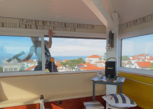 Photo de galerie - Nettoyage des vitres d’une tour à 14m du sol