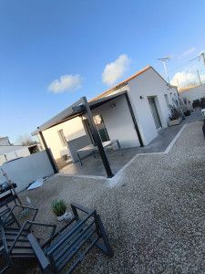 Photo de galerie - Montage et pose d'une pergola bioclimatique 