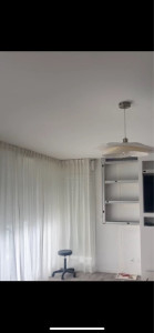 Photo de galerie - Pose de rail de rideaux IKEA vidga en angle plus posé de luminaire.