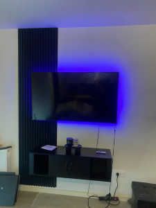 Photo de galerie - Montage de meuble tv e fixation murale tv meuble e tasseaux ave led
