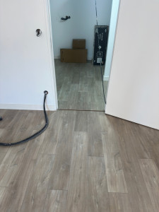 Photo de galerie - Pose de parquet sur un appart entier (70m2) en pose à coupe de pierre