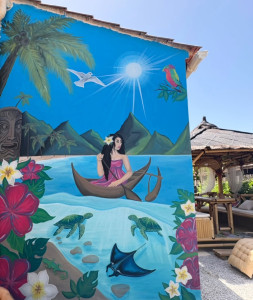 Photo de galerie - Peinture murale extérieur style tahitienne 