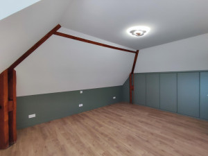 Photo de galerie - Travaux de rénovation complète en peinture mur plafond et lasure des poutres 