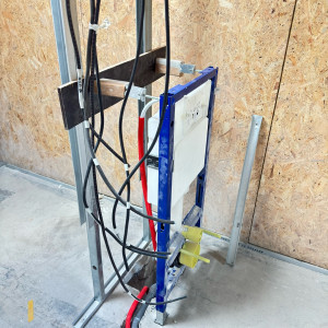 Photo de galerie - Installation bâti support avec évacuation WC