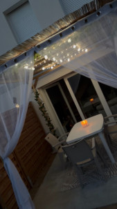 Photo de galerie - Fabrication d'une pergolas en bois et décorations