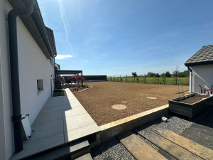 Photo de galerie - Préparation de sol avant pose de gazon en rouleau