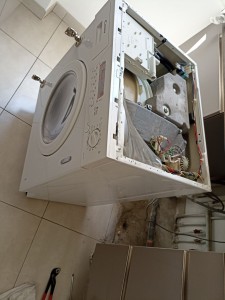 Photo de galerie - Réparation fuite d'eau  Machine à laver Candy 