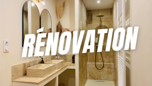 Photo de galerie - Salle de bain en travertin créé au 1er étage d’une maison rénovée entièrement par nos soins