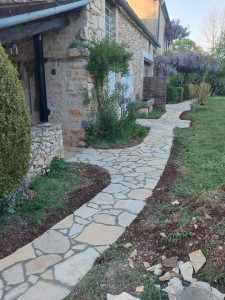 Photo de galerie - Création allée en pierre du Lot.