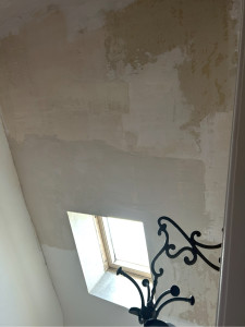 Photo de galerie - Remise en peinture d’une cage d’escalier avant