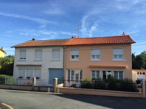 Photo de galerie - Nettoyage, hydrofuge toiture et terrasse 
Nettoyage et rénovation façade 