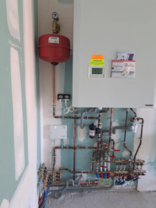 Photo de galerie - Pose chaudière gaz a condensation frisquet chauffage et sanitaire 