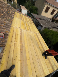 Photo de galerie - Changement de volige pour cette toiture avec une pose de tuile 